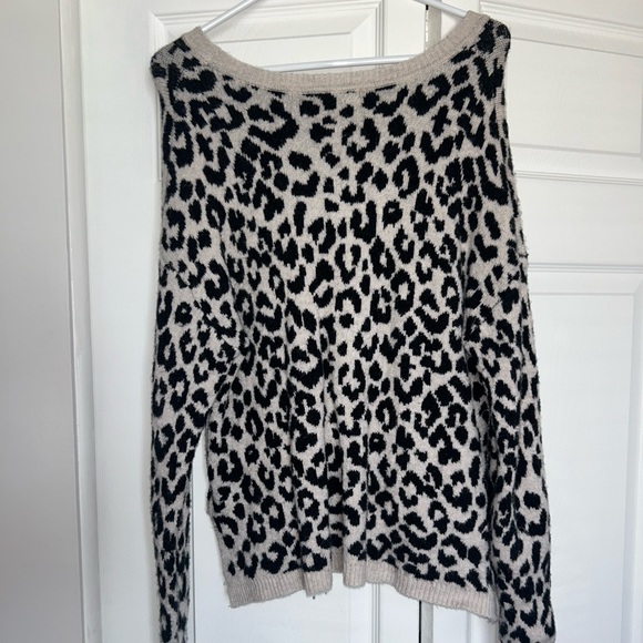 Sweater - Picture 7 of 7